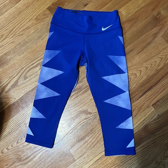 Nike Dri-Fit Cropped Purple Leggings with Star Design - Picture 2 of 8